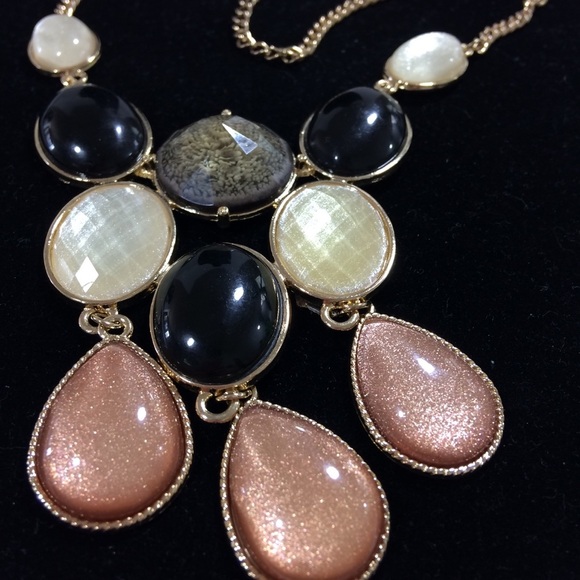 New York & Company Statement Bib Necklace - Picture 5 of 7